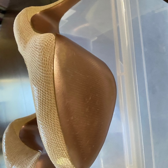 BCBG platform pumps - Picture 7 of 7